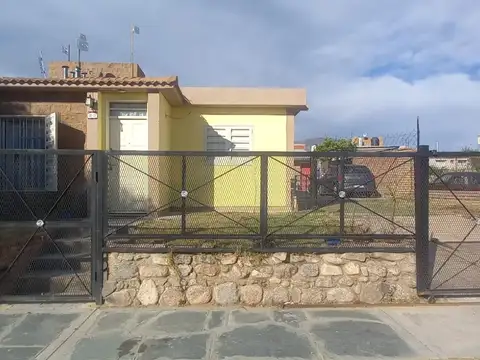 Casa 6 ambientes con 4 baños