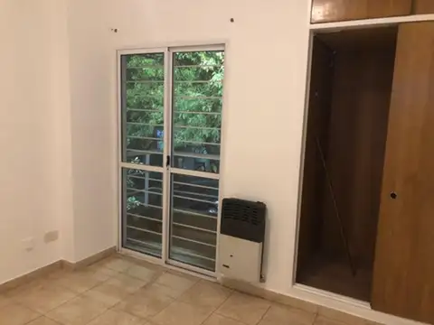 Alquiler Departamento 2 Amb - 1º Piso Frente  Con Balcon - M