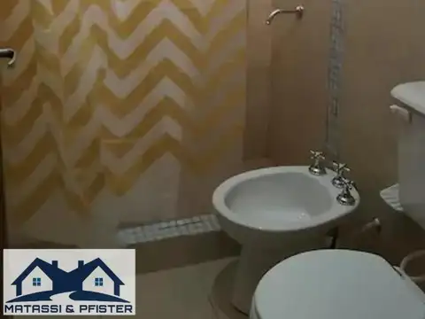 Casa 4 ambientes con 3 baños