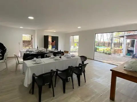Casa en Venta con 2 cocheras