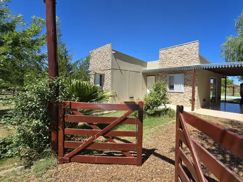 CASA - QUINTA de 2 dormitorios