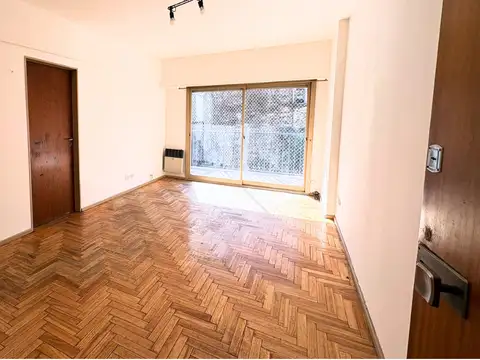Depto de 2 Ambientes en Semipiso, Balcón Al Contrafrente, Muy Luminoso - Apto Crédito