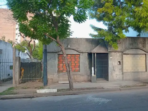 Casa a reciclar en excelente ubicación de San Lorenzo