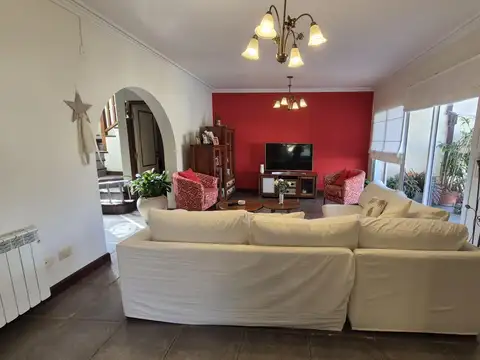 Almirante Espora, Grand Bourg