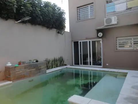 Se alquila casa de 5 ambientes en Ramos Mejía.