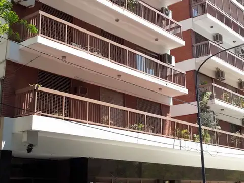EXCELENTE PISO CON /PALIER PRIVADO, BALCON ATERRAZADO, FRENTE AL PQUE RIVADAVIA 117 m2   VEALO 