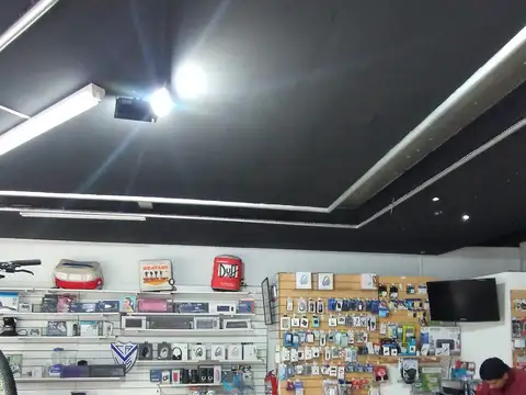 LOCAL EN ESQUINA EN PLANTA BAJA Y SUBSUELO, EXCELENTE UBICACIÓN