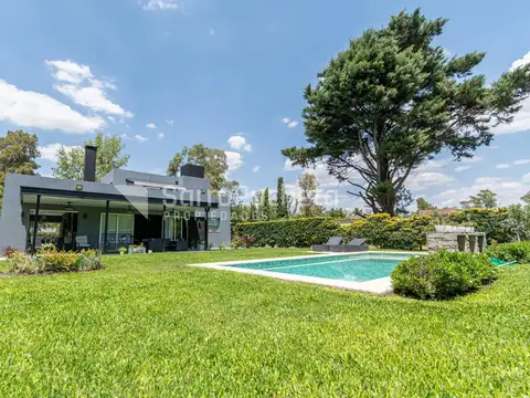 Venta Casa 4 amb en Barrio Privado Casco de Alvarez.