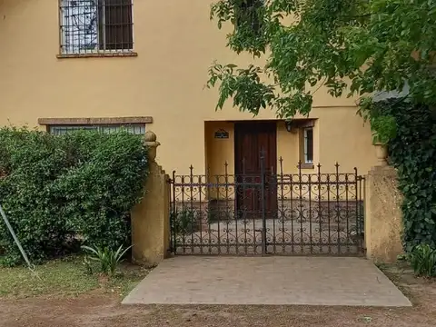 Casa 5 ambientes con 2 baños