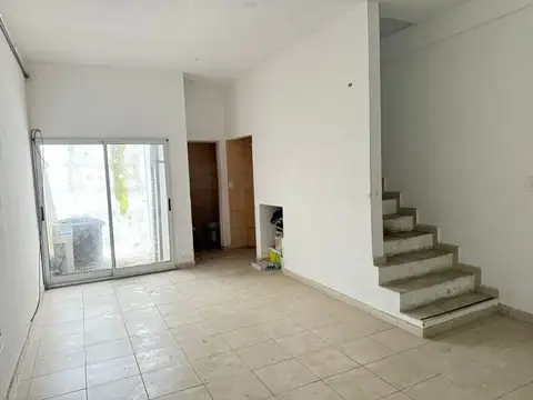 Local en Alquiler en Echesortu, $ 1.800.000