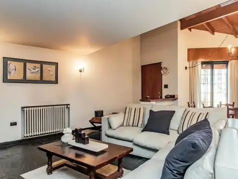 Casa en Venta con 1 cochera