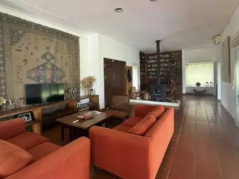 Casa en Venta con 2 cocheras