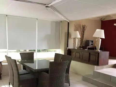 Casa en Venta - 3 Dormitorios 2 Baños - 900mts2 - Lujan
