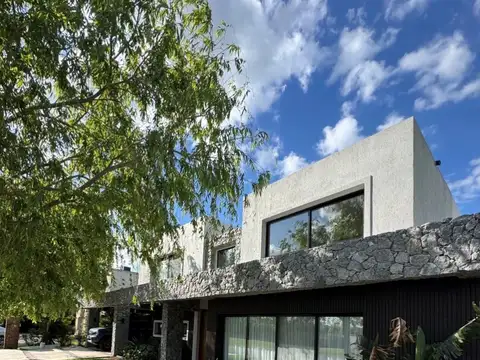 Casa en Venta en San Benito, USD 780.000