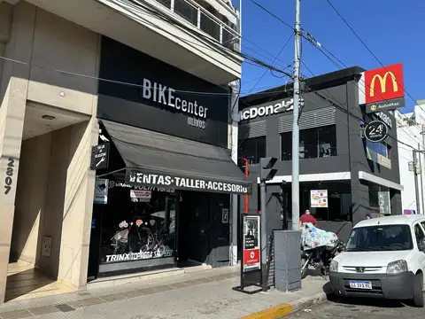 Local comercial en Alquiler OLIVOS ( con cochera )