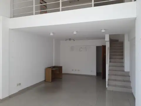 Local en Alquiler en Olivos, $ 3.000.000