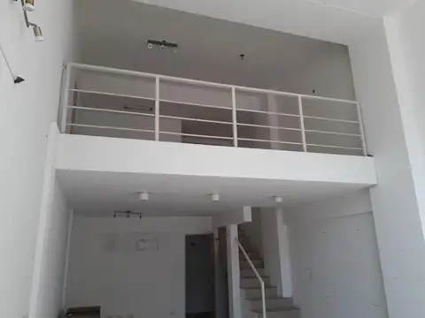 Local comercial en Alquiler OLIVOS ( con cochera )