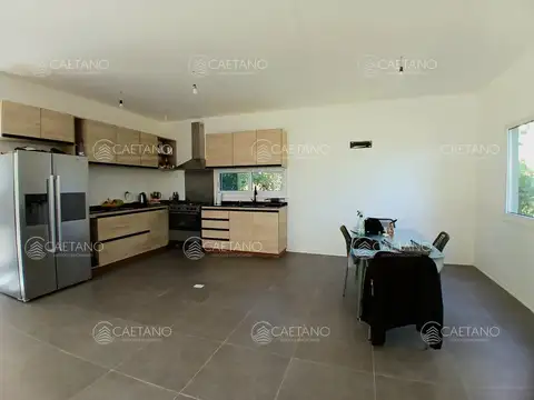 Casa 4 ambientes con 2 baños