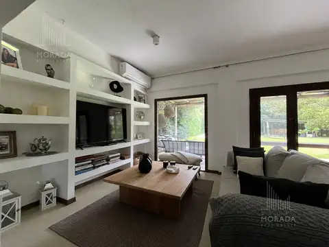 Casa en Alquiler con 5 cocheras