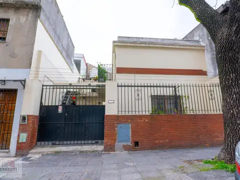 Venta Excelente casa 3 ambientes en parque Avellaneda
