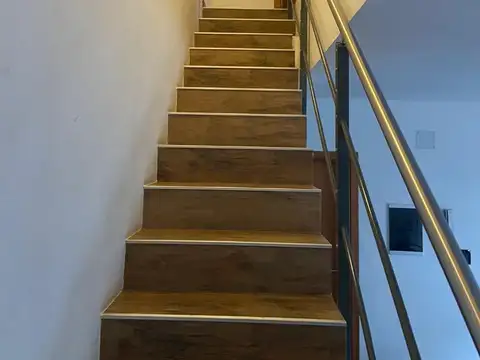 ADROGUE - excelente dúplex en muy buena ubicación  