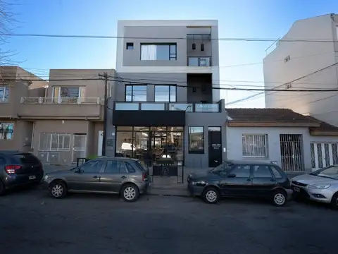 VENTA EDIFICIO EN IMPORTANTE AVENIDA