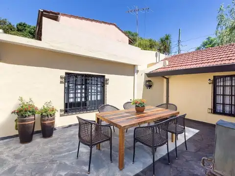Casa en Venta con 2 cocheras