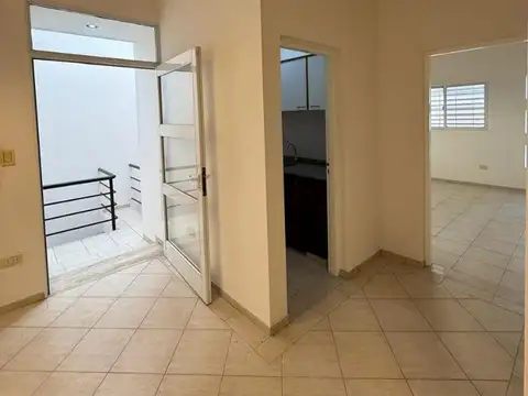 Oficina 6 ambientes con 2 baños