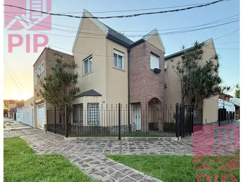 CASA DE 6 AMBIENTES EN DOS PLANTAS 