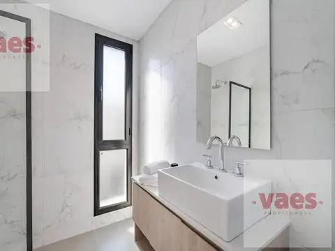 Casa en Alquiler con 1 cochera