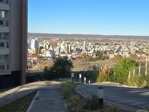 Inhalantu 100, Piso 4