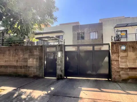 Casa en Venta en Complejo Cerrado Martínez