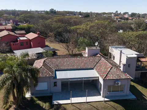Casa en Venta con 2 cocheras