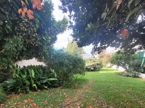 Casa en Venta con 3 cocheras