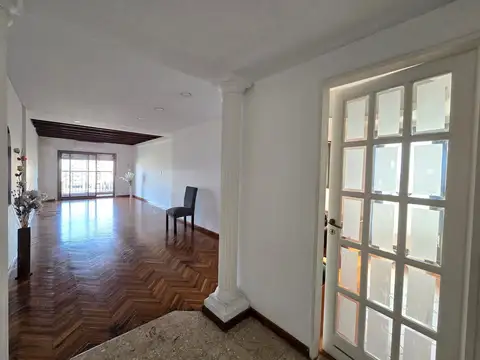 Departamento con balcón y cochera en Venta en Ramos Mejía