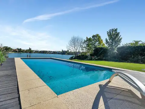 Casa en venta en Santa Bárbara, 4 dormitorios, a la laguna vista al espejo central y atardecer