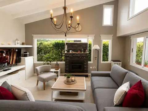 Casa 4 ambientes con 3 baños