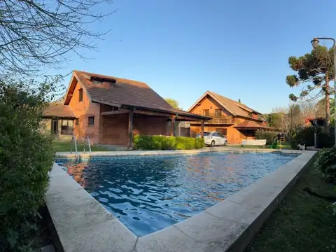 Casa con piscina, quincho y amplio parque sobre lote de 1.316 m² en Monte Grande