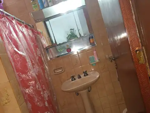 CASA EN UNA PLANTA, TRES DORMITORIOS, DOS BAÑOS. A METROS DE ANDRÉS BARANDA.