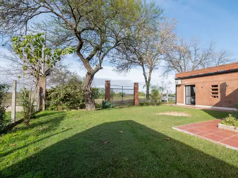 ZONA EL MATE: CASA DE 3 DORMITORIOS CON PILETA
