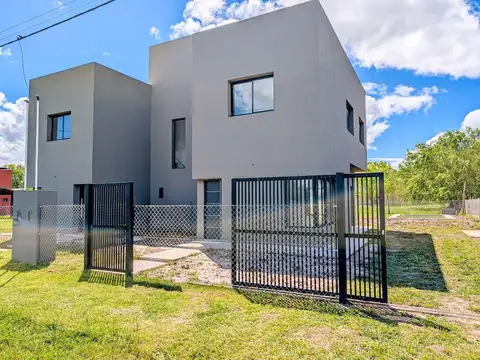 Duplex en venta de 3 dormitorios en Funes Town