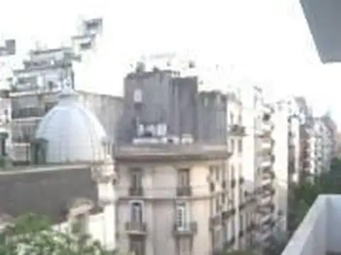 EXCELENTE DEPARTAMENTO AL FRENTE. SEMIPISO. BALCON. TODO EXTERNO. LUZ INMEJORABLE.