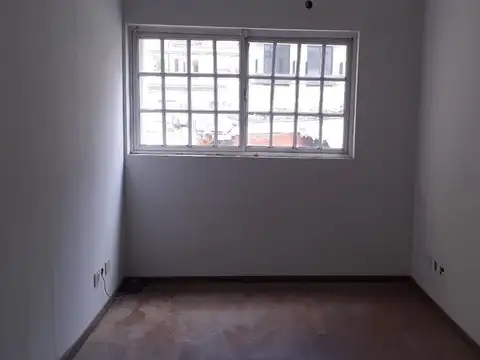 ALQUILER LOCAL COMERCIAL/ DEPOSITO. Moreno 1721