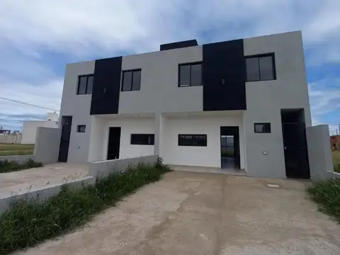 DUPLEX EN VENTA  DE 3 DORMITORIOS EN CUESTAS DE MANANTIALES