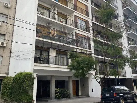 EXCELENTE DEPARTAMENTO. 4 AMBIENTES CON DEPENDENCIA. COCHERA. LUMINOSO. SOL DE MAÑANA