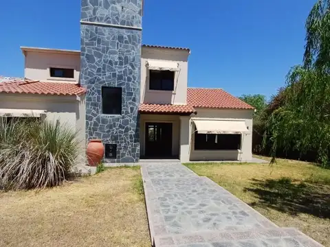 Casa en Alquiler Club de Campo El Tipal