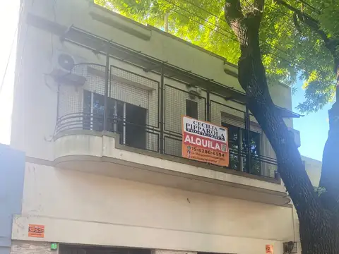 Galpón/taller Deposito en alquiler en Villa Devoto- con Oficinas en 1 piso o Vivienda familiar- 6 ambientes