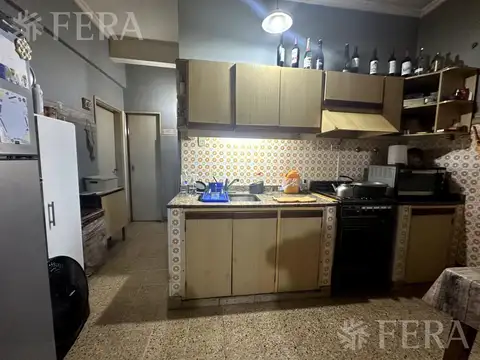 Venta PH 3 ambientes con local en Wilde