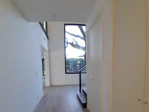 Casa 6 ambientes con 5 baños