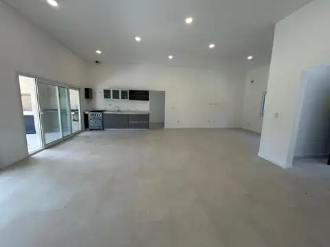 Casa en Venta con 6 cocheras